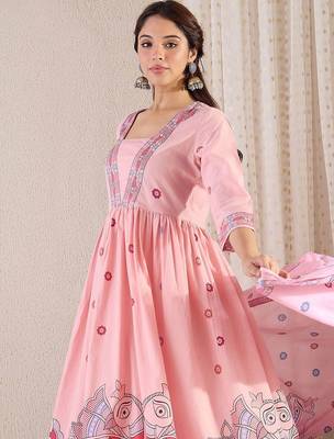 Women Floral Printed Pleated Pure Cotton Kurta with Trousers & With Dupatta 1