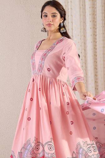 Women Floral Printed Pleated  Cotton Kurta with Trousers & With Dupatta