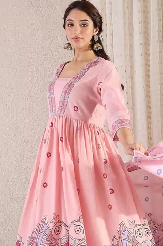 Women Floral Printed Pleated Pure Cotton Kurta with Trousers & With Dupatta