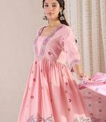 Women Floral Printed Pleated Pure Cotton Kurta with Trousers & With Dupatta