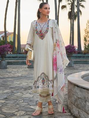 Women Floral Embroidered Regular Thread Work Pure Cotton Kurta with Trousers & With Dupatta 1