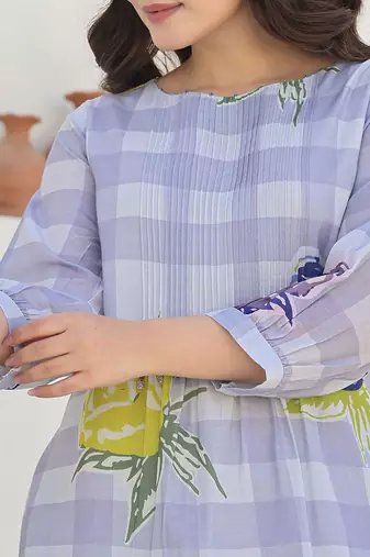 Women Floral Printed Regular Beads and Stones Pure Cotton Kurta with Trousers