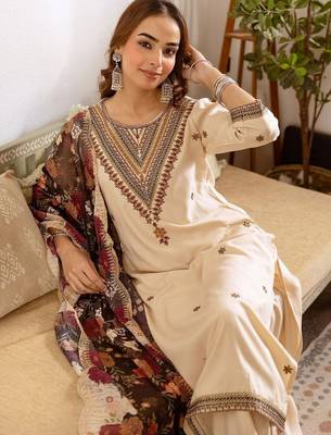 Women Ethnic Motifs Embroidered Thread Work Kurta with Patiala & With Dupatta 4
