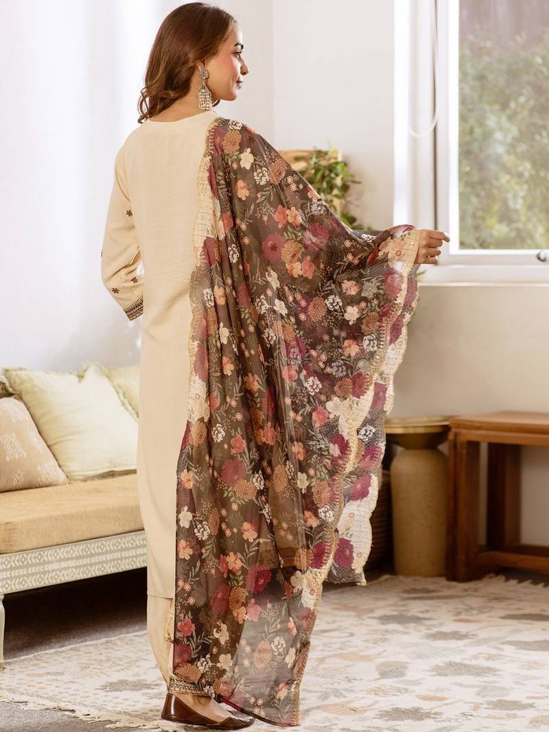 Women Ethnic Motifs Embroidered Thread Work Kurta with Patiala & With Dupatta
