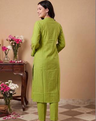 Women Floral Embroidered Regular Thread Work Kurta with Trousers 6