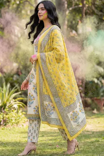 Women Floral Printed Regular Pure Cotton Kurta with Trousers & With Dupatta