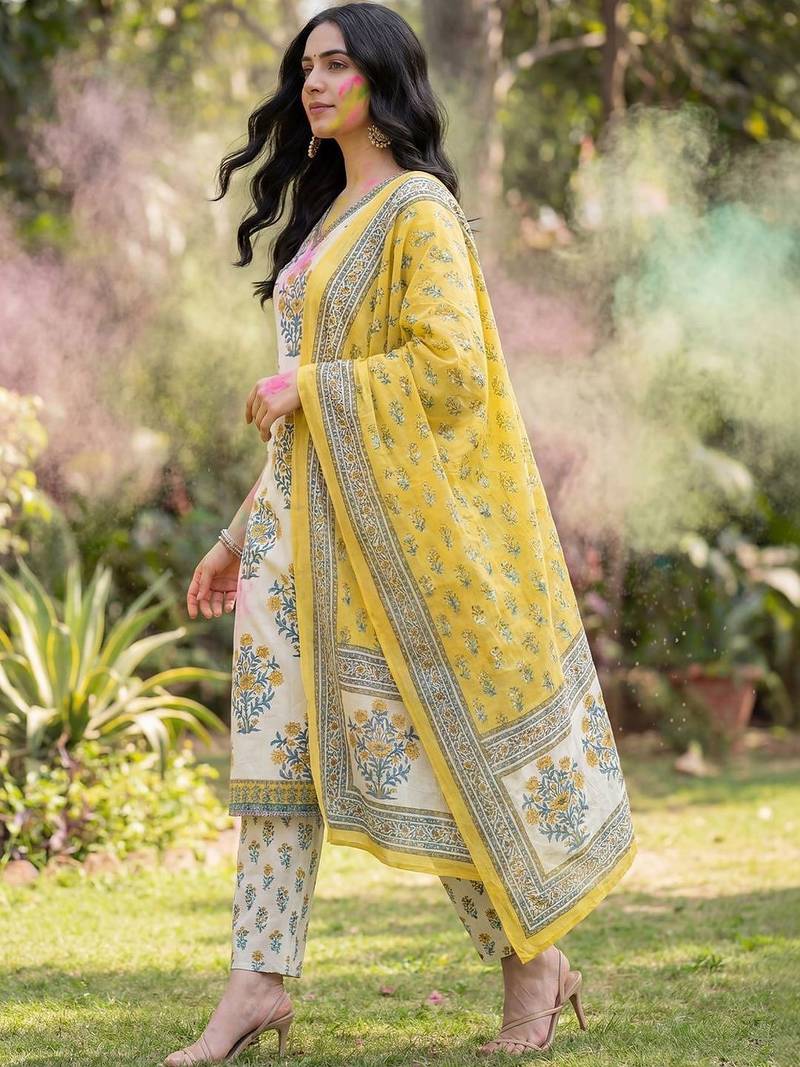 Women Floral Printed Regular Pure Cotton Kurta with Trousers & With Dupatta