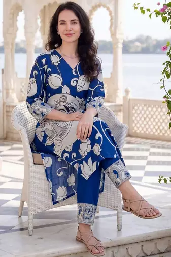 Women Ethnic Motifs Printed V-Neck Pure Cotton Kurta with Trousers