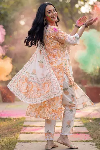 Floral Printed Beads and Stones Pure Cotton Straight Kurta & Trousers & Dupatta