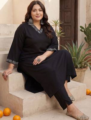 Plus Size Black Embroidered Straight Kurta Trousers Set 1