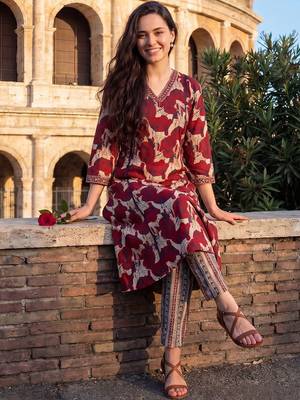 Women Floral Printed Regular Pure Cotton Kurta with Trousers 1