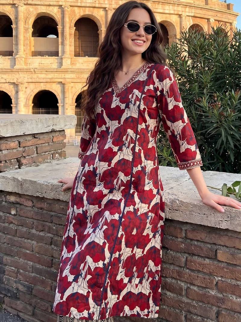 Women Floral Printed Regular Pure Cotton Kurta with Trousers