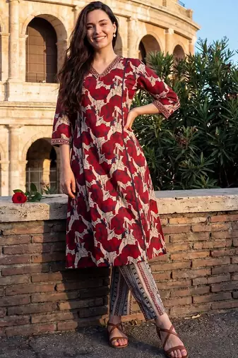 Women Floral Printed Regular Pure Cotton Kurta with Trousers