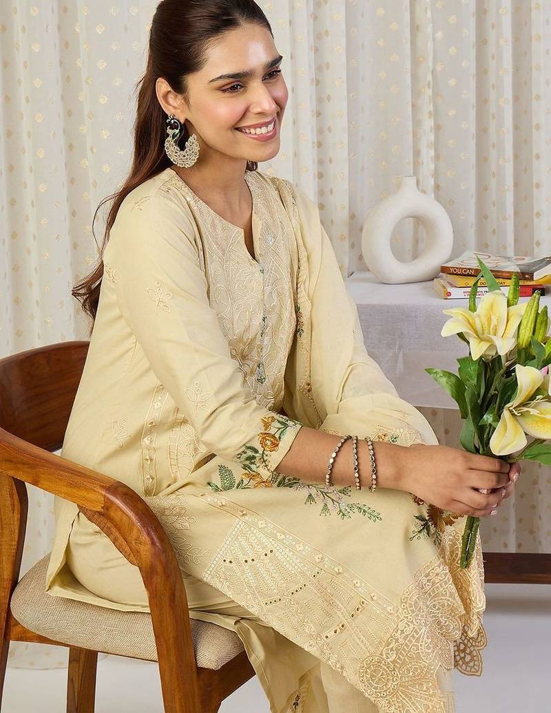 Embroidered Notch Neck Thread Work Pure Cotton Kurta With Trousers & Dupatta