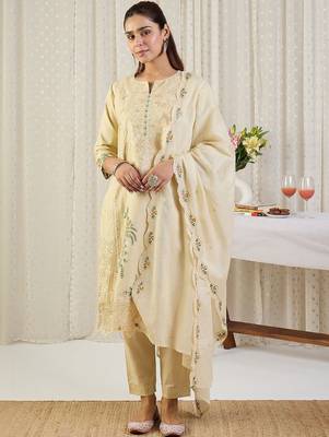 Embroidered Notch Neck Thread Work Pure Cotton Kurta With Trousers & Dupatta 2