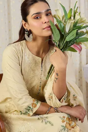 Embroidered Notch Neck Thread Work Pure Cotton Kurta With Trousers & Dupatta