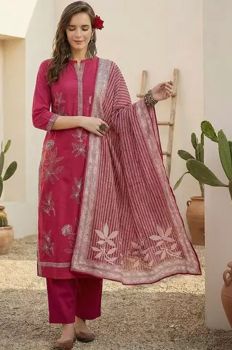 Women Floral Printed Regular Beads and Stones  Cotton Kurta with Trousers & With Dupatta