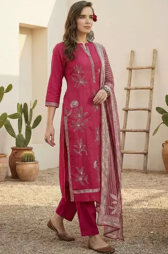 Women Floral Printed Regular Beads and Stones  Cotton Kurta with Trousers & With Dupatta