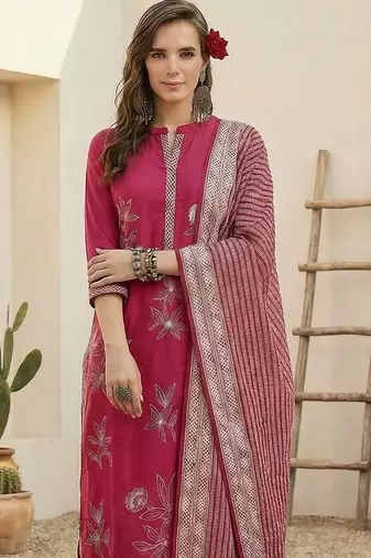 Women Floral Printed Regular Beads and Stones  Cotton Kurta with Trousers & With Dupatta