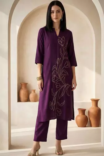 Women Floral Embroidered Regular Thread Work Kurta with Trousers