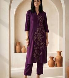 Women Floral Embroidered Regular Thread Work Kurta with Trousers