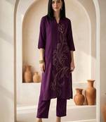Women Floral Embroidered Regular Thread Work Kurta with Trousers