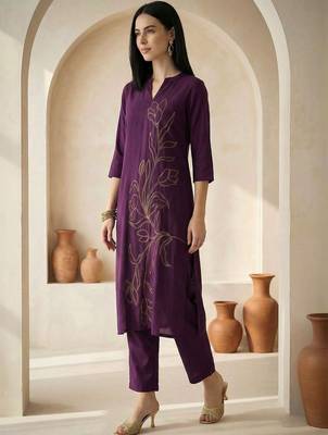 Women Floral Embroidered Regular Thread Work Kurta with Trousers 2
