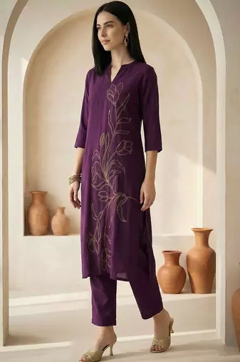 Women Floral Embroidered Regular Thread Work Kurta with Trousers