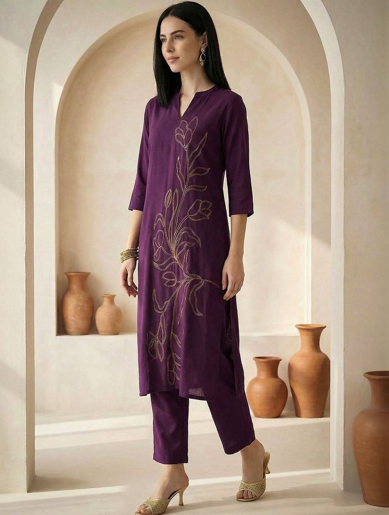 Women Floral Embroidered Regular Thread Work Kurta with Trousers