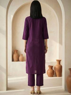 Women Floral Embroidered Regular Thread Work Kurta with Trousers 3