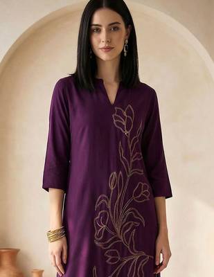 Women Floral Embroidered Regular Thread Work Kurta with Trousers 4