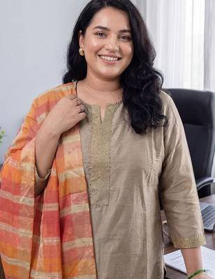 Women Regular Thread Work Kurta with Trousers & With Dupatta 2