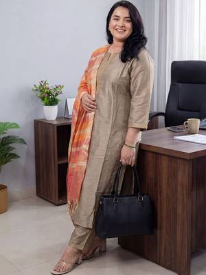 Women Regular Thread Work Kurta with Trousers & With Dupatta 3