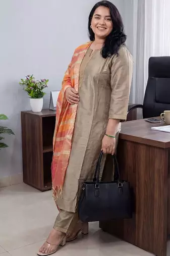 Women Regular Thread Work Kurta with Trousers & With Dupatta