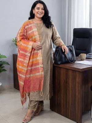 Women Regular Thread Work Kurta with Trousers & With Dupatta 5