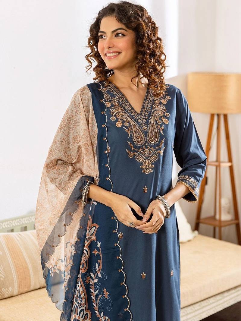 Women Paisley Embroidered Regular Kurta with Palazzos & With Dupatta