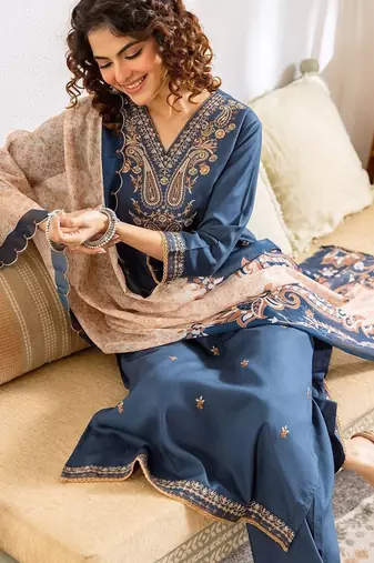 Women Paisley Embroidered Regular Kurta with Palazzos & With Dupatta