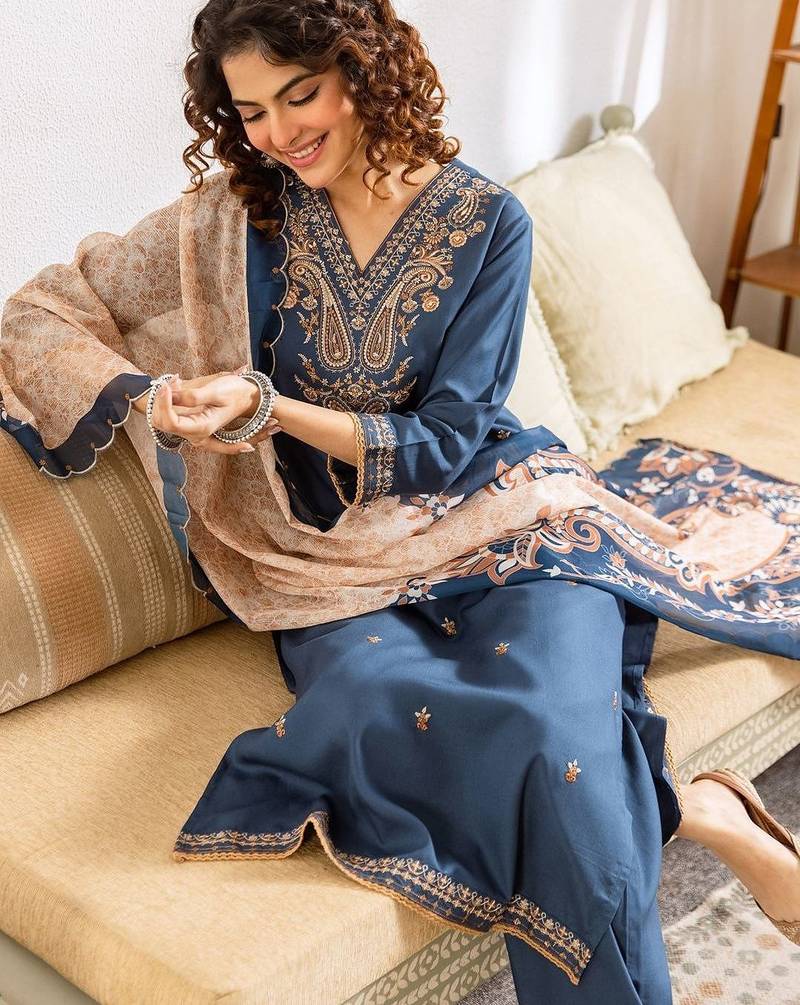 Women Paisley Embroidered Regular Kurta with Palazzos & With Dupatta