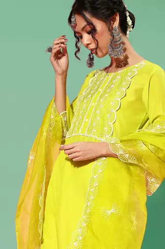 Women Yoke Design Round Neck Kurta With Trousers & Dupatta