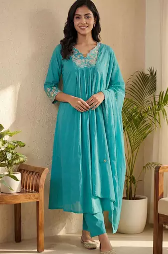 Women Floral Embroidered Pleated Thread Work Pure Cotton Kurta with Trousers & With Dupatta