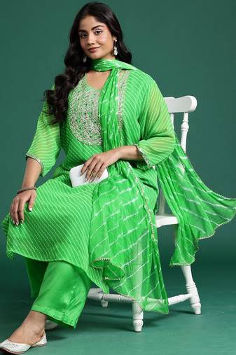 Plus Size Printed Regular Thread Work Kurta with Trousers & With Dupatta