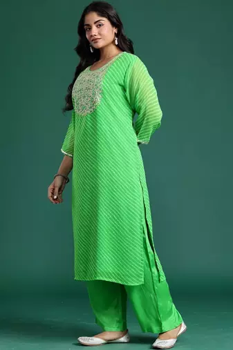 Plus Size Printed Regular Thread Work Kurta with Trousers & With Dupatta