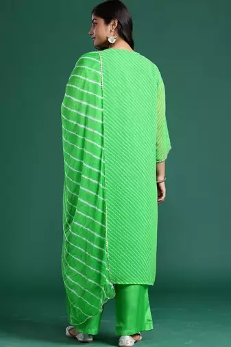 Plus Size Printed Regular Thread Work Kurta with Trousers & With Dupatta