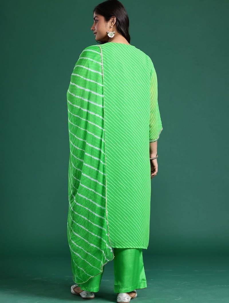 Plus Size Printed Regular Thread Work Kurta with Trousers & With Dupatta