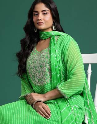 Plus Size Printed Regular Thread Work Kurta with Trousers & With Dupatta 4