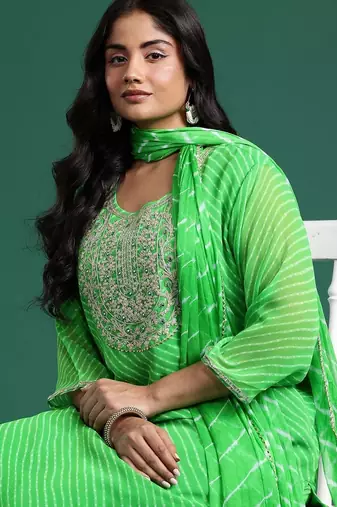 Plus Size Printed Regular Thread Work Kurta with Trousers & With Dupatta