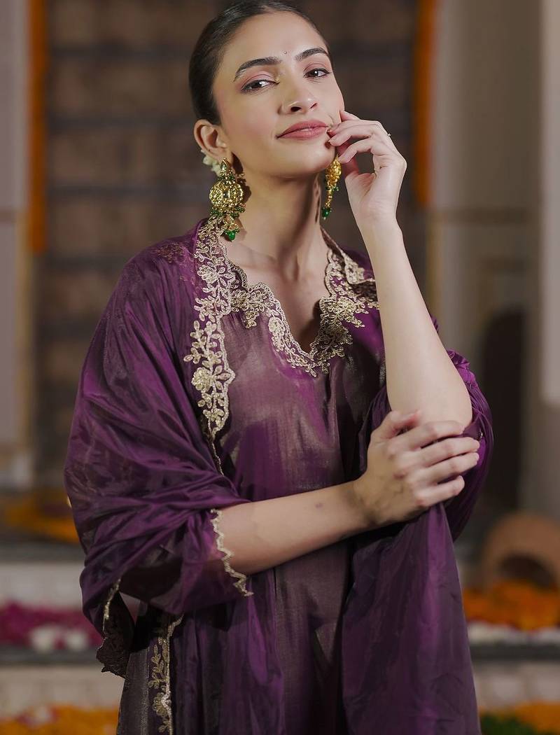 Women Ethnic Motifs Embroidered Regular Liva Kurta with Trousers & With Dupatta