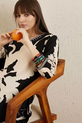 Women Floral Printed Regular Kurta with Trousers