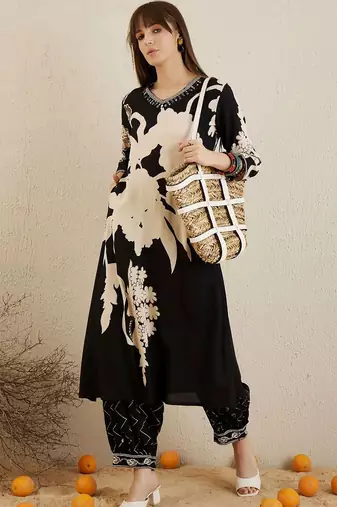 Women Floral Printed Regular Kurta with Trousers