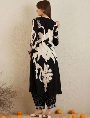 Women Floral Printed Regular Kurta with Trousers 6